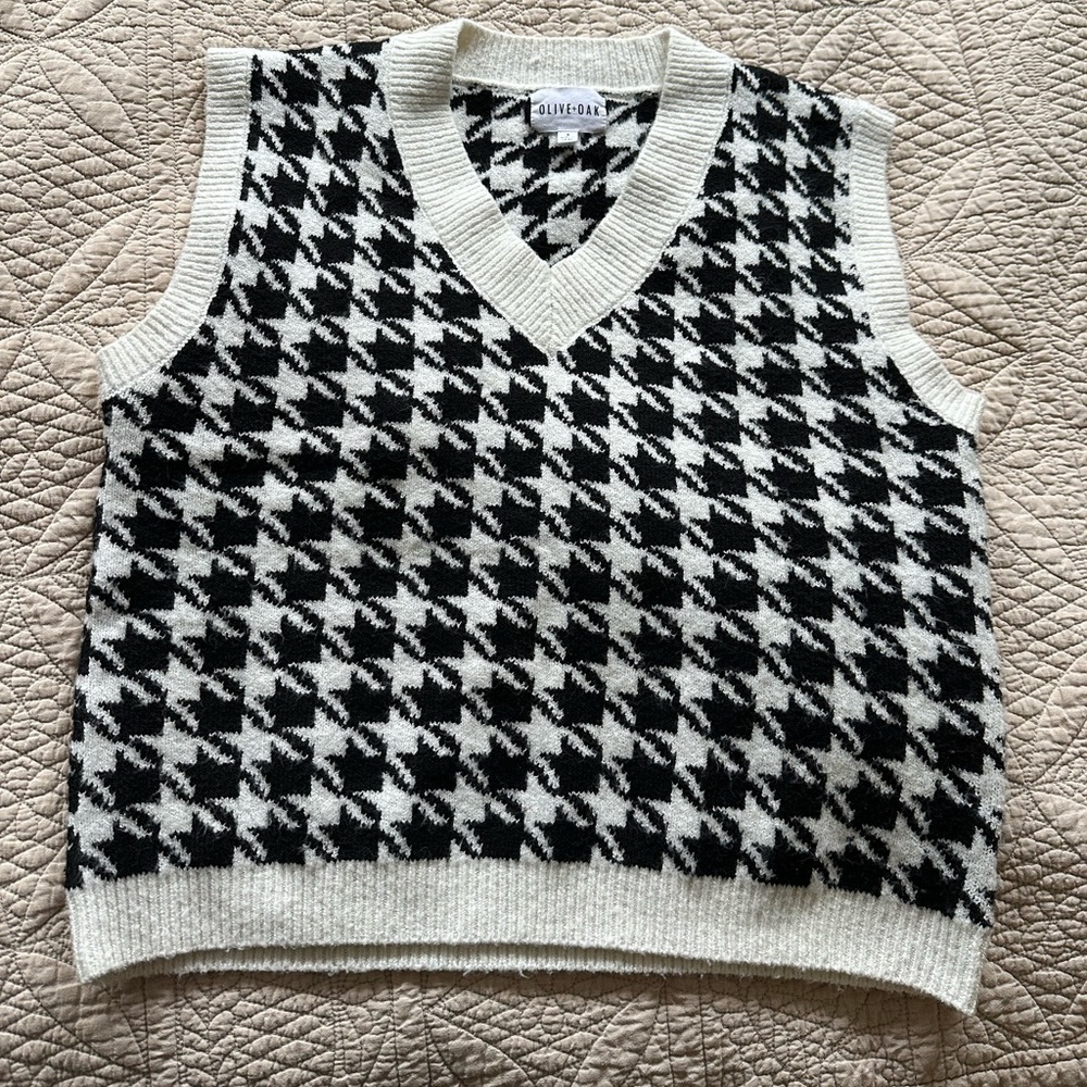 Olive + Oak Sweater Vest houndstooth black white game day vici